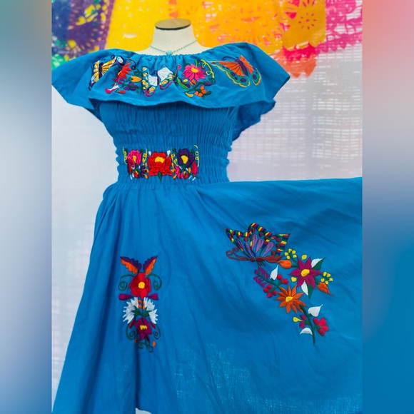 Turquoise Mexican embroidery dress - Picture 9 of 10